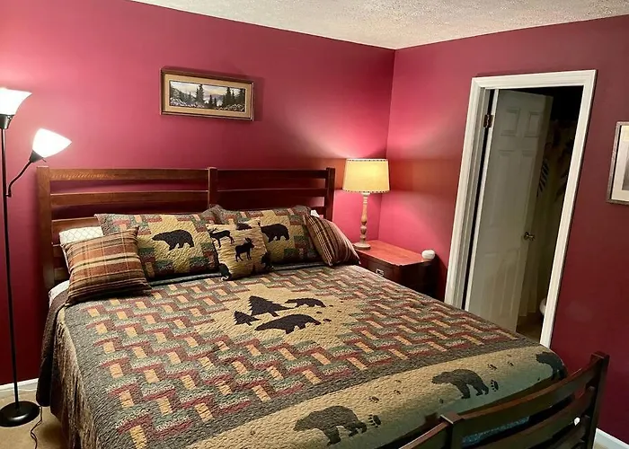 Relaxing Mountain Condo In Gatlinburg With City View !
