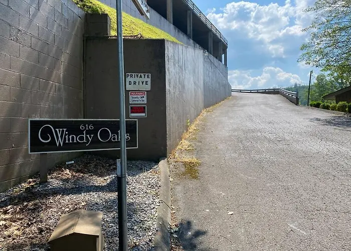 Relaxing Mountain Condo In Gatlinburg With City View !