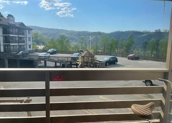 Relaxing Mountain Condo In Gatlinburg With City View !