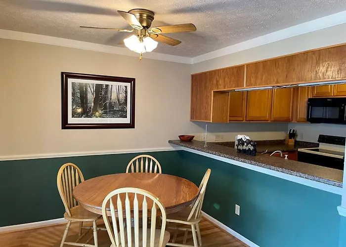 Relaxing Mountain Condo In Gatlinburg With City View !