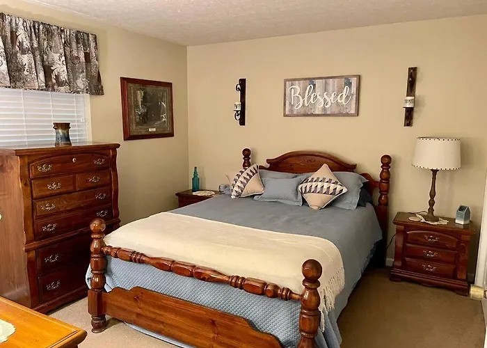 Relaxing Mountain Condo In Gatlinburg With City View !
